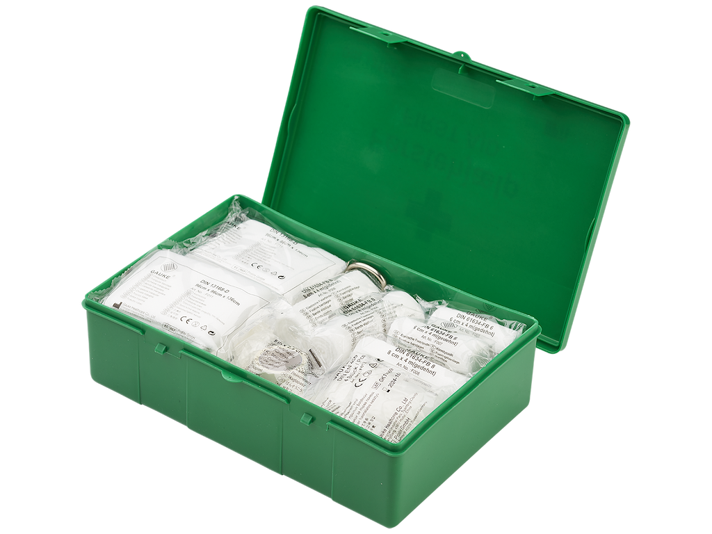 Førstehjælpskasse i grøn plastkasse