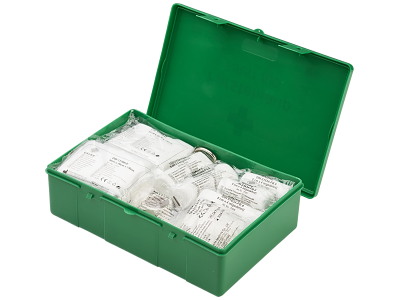 Førstehjælpskasse i grøn plastkasse